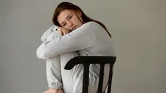 Why Loneliness Feels Worse During the Holidays—and How to Cope: A Psychologist’s Tips